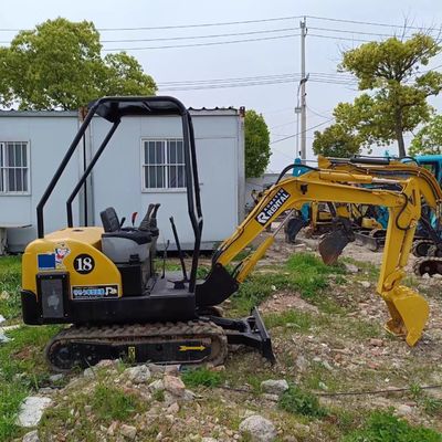 日本におけるオリジナルの水力ポンプと0.2M3バケツ容量を持つコマツー掘削機