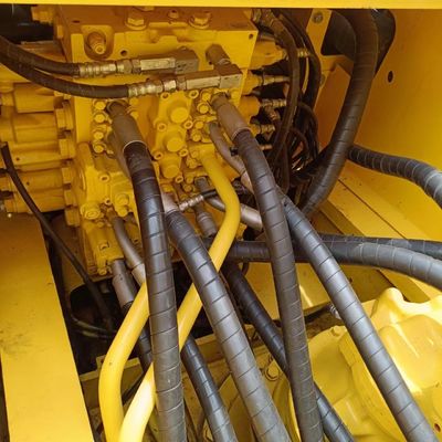コマツー PC220 掘削機 22000 KG の機械重量とオリジナルの水力シリンダー