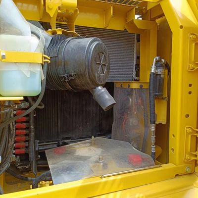 中古のコマツー PC130 掘削機 13トン 作業重量 建設用に最適