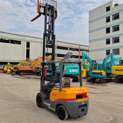 TCMフォークリフト 3トン 45 kW 0-2000 作業時間の日本での二手フォークリフト