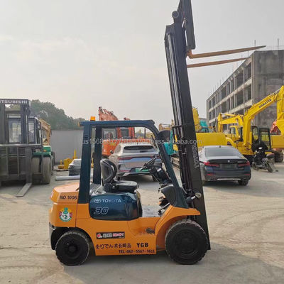 トヨタ FD50 トラックフォークリフト 45 kw パワーと4500 KG 重量