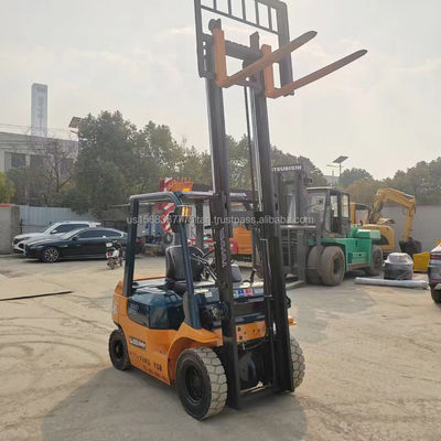 日本原装 45kw トヨタ 4.5 トンフォークリフト FD45 重荷処理用リフトトラック