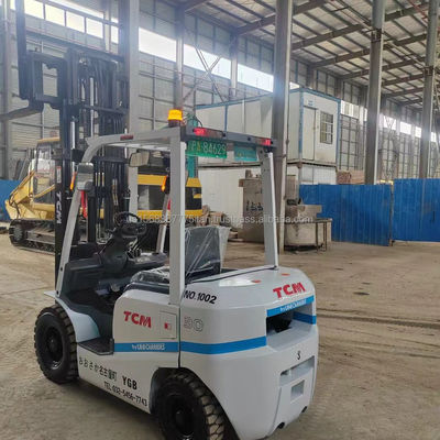 3000 kg 重量 TCM 30 フォークリフト 建築用材料の店で使用 優れた性能