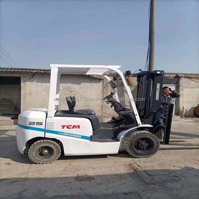 大性能 2500 kg 重量 4.5 全体寸法で使用された TCM 25フォークリフト