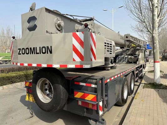 卓越した性能と最大4.5トンの持ち上げ負荷を持つ使用 Zoomlion 25トンクレーン