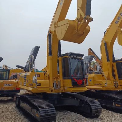 日本では22トンの容量とオリジナルの水力ポンプのコマツーPC220掘削機を使用