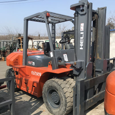 使用済みヘリフォークリフト 7000kg TCM ディーゼルプロパンフォークリフト あなたの積載と卸載のために