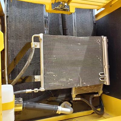 コマツー PC220 原装液圧シリンダーと1.2M3バケット容量