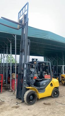 良い状態 3000 kg 重量 電動フォークリフト コマツー 3 トン AC モーターで動いています